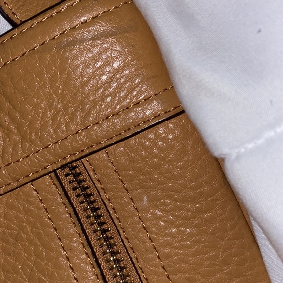 MICHAEL KORS GOLD CROSSBODY - Picture 4 of 7